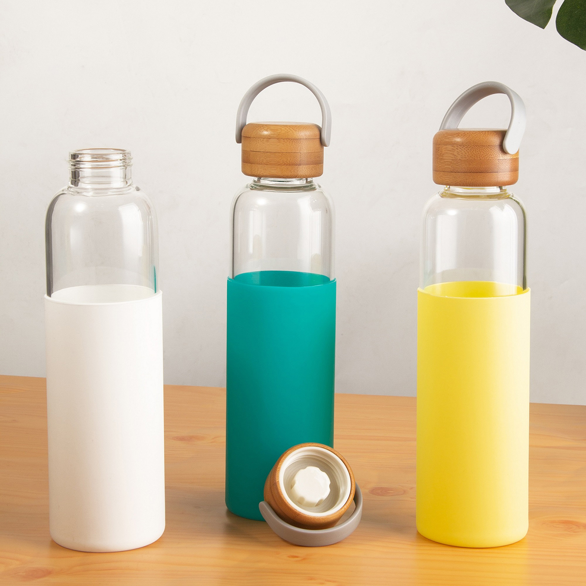 R08272.03 - Szklana butelka Refresh 560 ml, żółty