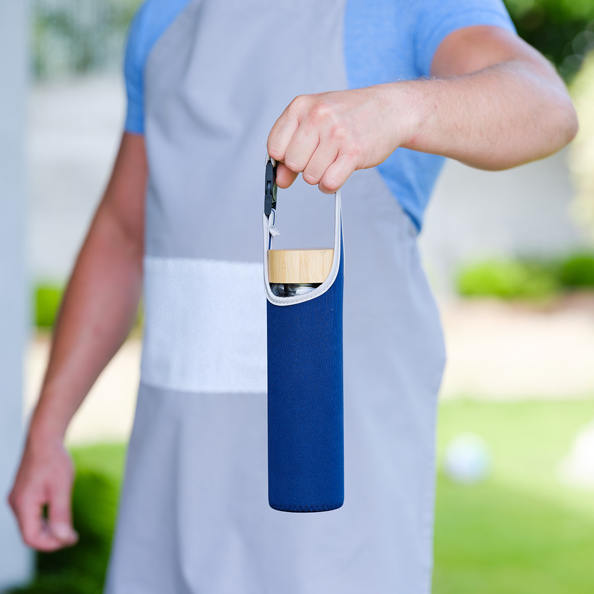 R08273.42 - Szklana butelka z zaparzaczem herbaty Gourmet 600 ml, granatowy