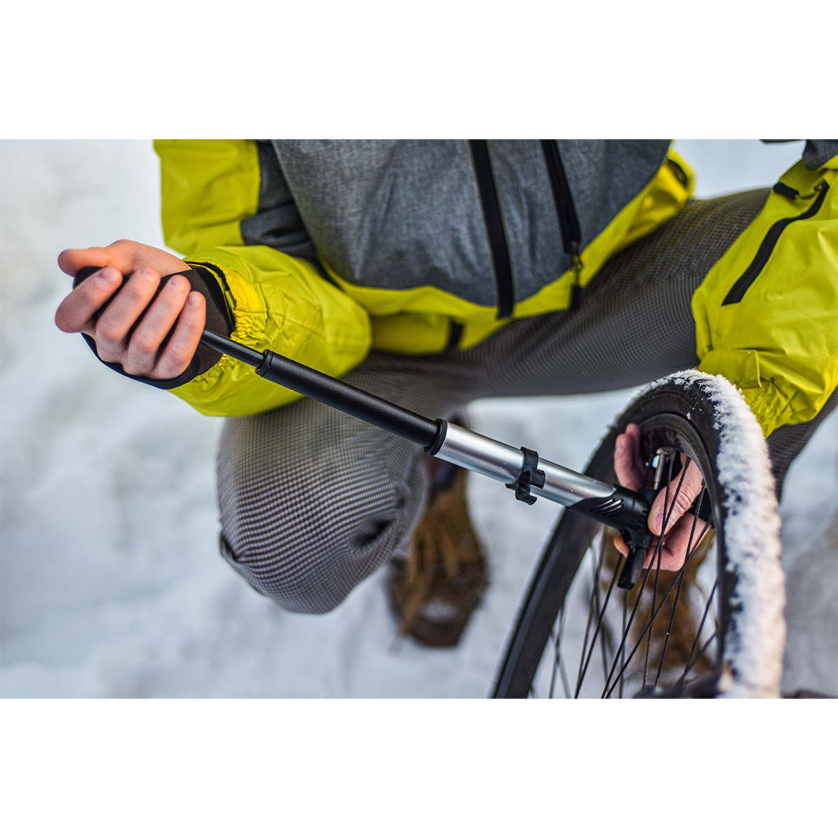 R17846.02.O - Pompka do roweru, czarny